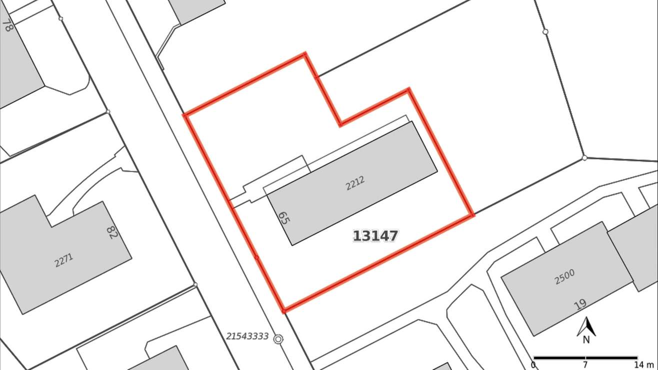 Check the property lines with the cadastral plan