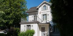 La première maison des parents inaugurée par la Fondation en faveur des enfants Ronald McDonald (Suisse) est située à Genève.