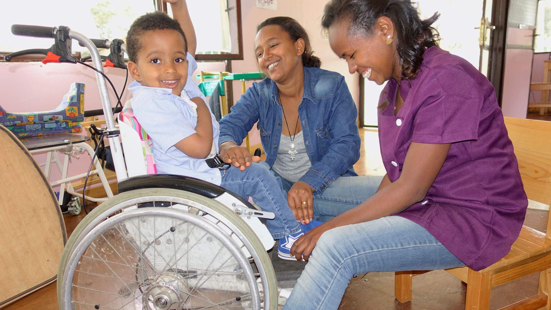 fondazioni di pubblica utilità aiutano persone con handicap ad acquisire maggiore mobilità